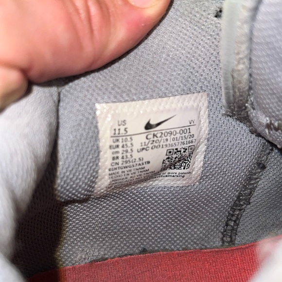 Men’s grey 11.5 sneakers great condition - Picture 2 of 6